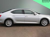 Usado Skoda Superb SE 150 CV (110 kW) 2022 Plateado Utilitario
