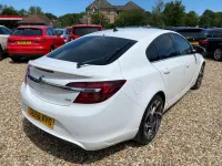 Used Vauxhall Insignia SRi 136 HP (100 kW) 2016 White Hatchback