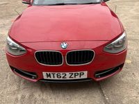 Begagnad BMW 116 Sport Line 2012 Röd Halvkombi