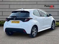 Usata Toyota Yaris Hybrid 113 CV (83 kW) 2024 Bianco Utilitaria
