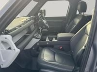 Used Land Rover Defender SE Dynamic 249 HP (183 kW) 2022 Estate