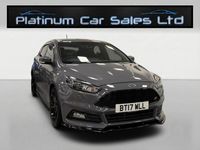 Usado Ford Focus ST 185 CV (136 kW) 2017 Gris Utilitario