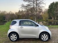 Usado Toyota iQ 68 HP (50 kW) 2009 Prateado Citadino