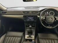 Usado Skoda Superb SE L 150 CV (110 kW) 2021 Plateado Familiar