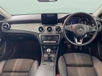 Used Mercedes GLA180 Urban 122 HP (89 kW) 2019 White SUV