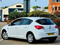 Used Vauxhall Astra 2012 White Hatchback
