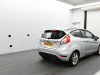 Usado Ford Fiesta Zetec 82 HP (60 kW) 2015 Prateado Citadino