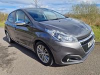 Used Peugeot 208 Signature Sky 82 HP (60 kW) 2019 Grey Hatchback