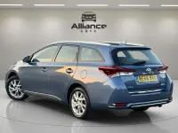 Used Toyota Auris 116 HP (85 kW) 2016 Blue Estate
