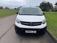 Second-hand Vauxhall Vivaro Edition 120 CP (88 kW) 2020 Alb Monovolum