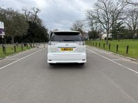 Begagnad Toyota Estima 170 HK (125 kW) 2013 Vit Minibuss