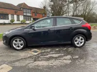 Usado Ford Focus Zetec 125 HP (91 kW) 2011 Preto Citadino