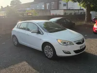 Used Vauxhall Astra Excite 2012 White Hatchback