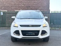 Usado Ford Kuga Titanium 180 HP (132 kW) 2015 Branco SUV