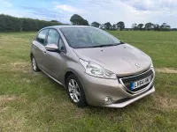 Used Peugeot 208 Active 68 HP (50 kW) 2014 Pink Hatchback