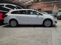 Used Vauxhall Astra S 165 HP (121 kW) 2013 White Estate