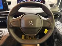 Used Peugeot Partner Premium 100 HP (73 kW) 2022 White MPV
