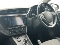 Usado Toyota Auris Hybrid 136 HP (100 kW) 2016 Prateado Citadino