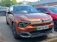Begagnad Citroën e-C4 Shine 100 kW (136 HK) 2023 Brun Halvkombi