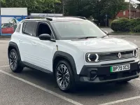 Used Renault R4 Iconic 110 kW (150 HP) 2025 Bicolour solid  glacier white with diamond black roof  Estate