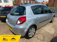 Usado Renault Clio II Expression 110 HP (80 kW) 2009 Prateado Citadino