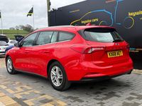 Usado Ford Focus Zetec 125 HP (91 kW) 2018 Vermelho Carrinha