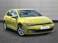 Used VW Golf VIII Life 113 HP (83 kW) 2023 Yellow Hatchback