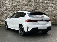Begagnad BMW 120 M Sport 2025 Vit Halvkombi