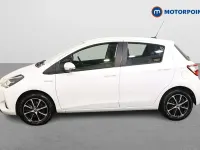 Used Toyota Yaris Hybrid 101 HP (74 kW) 2019 White Hatchback