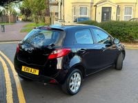 Usado Mazda 2 102 HP (75 kW) 2011 Castanho Citadino