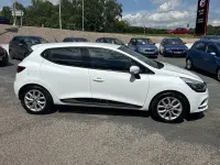 Used Renault Clio Dynamique 75 HP (55 kW) 2017 Glacier white Hatchback
