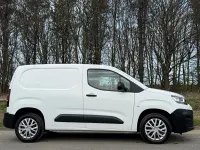 Second-hand Citroën Berlingo 100 CP (73 kW) 2022 Alb Monovolum