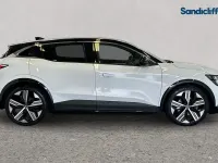 Used Renault Megane E-Tech Iconic 160 kW (218 HP) 2022 White/black Hatchback