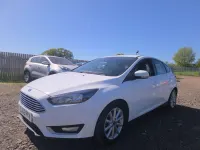 Begagnad Ford Focus Titanium 2015 Vit Halvkombi