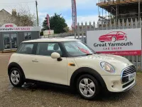 Used Mini Cooper Hatch 134 HP (98 kW) 2016 White Hatchback