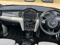 Usado Mini Cooper Exclusive 136 HP (100 kW) 2023 Preto Citadino