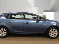Used Vauxhall Astra Design Edition 115 HP (84 kW) 2014 Blue Hatchback