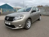 Usado Dacia Sandero Ambiance 75 CV (55 kW) 2014 Beige Utilitario