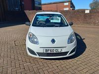 Used Renault Twingo Expression 60 HP (44 kW) 2010 White Hatchback