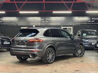 Used Porsche Cayenne 262 HP (192 kW) 2015 Grey SUV