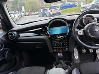 Usado Mini Cooper Hatch 134 CV (98 kW) 2022 Plateado Utilitario