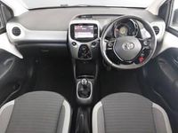 Used Toyota Aygo X-play 72 HP (52 kW) 2019 White Hatchback