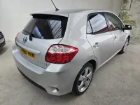 Used Toyota Auris Hybrid 136 HP (100 kW) 2010 Silver Hatchback