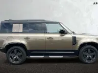 Usado Land Rover Defender HSE Dynamic 245 HP (180 kW) 2022 Castanho SUV