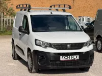 Usado Peugeot Partner Premium 131 HP (96 kW) 2024 Branco Monovolume