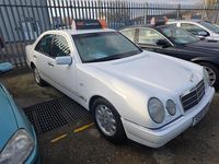 Begagnad Mercedes E200 Elegance 1998 Vit Sedan