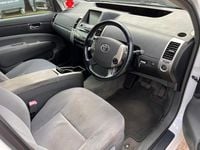 Used Toyota Prius T3 2007 White Hatchback