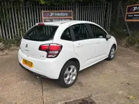 Begagnad Citroën C3 PureTech 2016 Vit Halvkombi