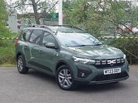 Usado Dacia Jogger Expression 109 CV (80 kW) 2023 Verde Monovolumen