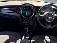 Używany Mini Cooper Classic 134 KM (98 kW) 2024 Czarny Hatchback